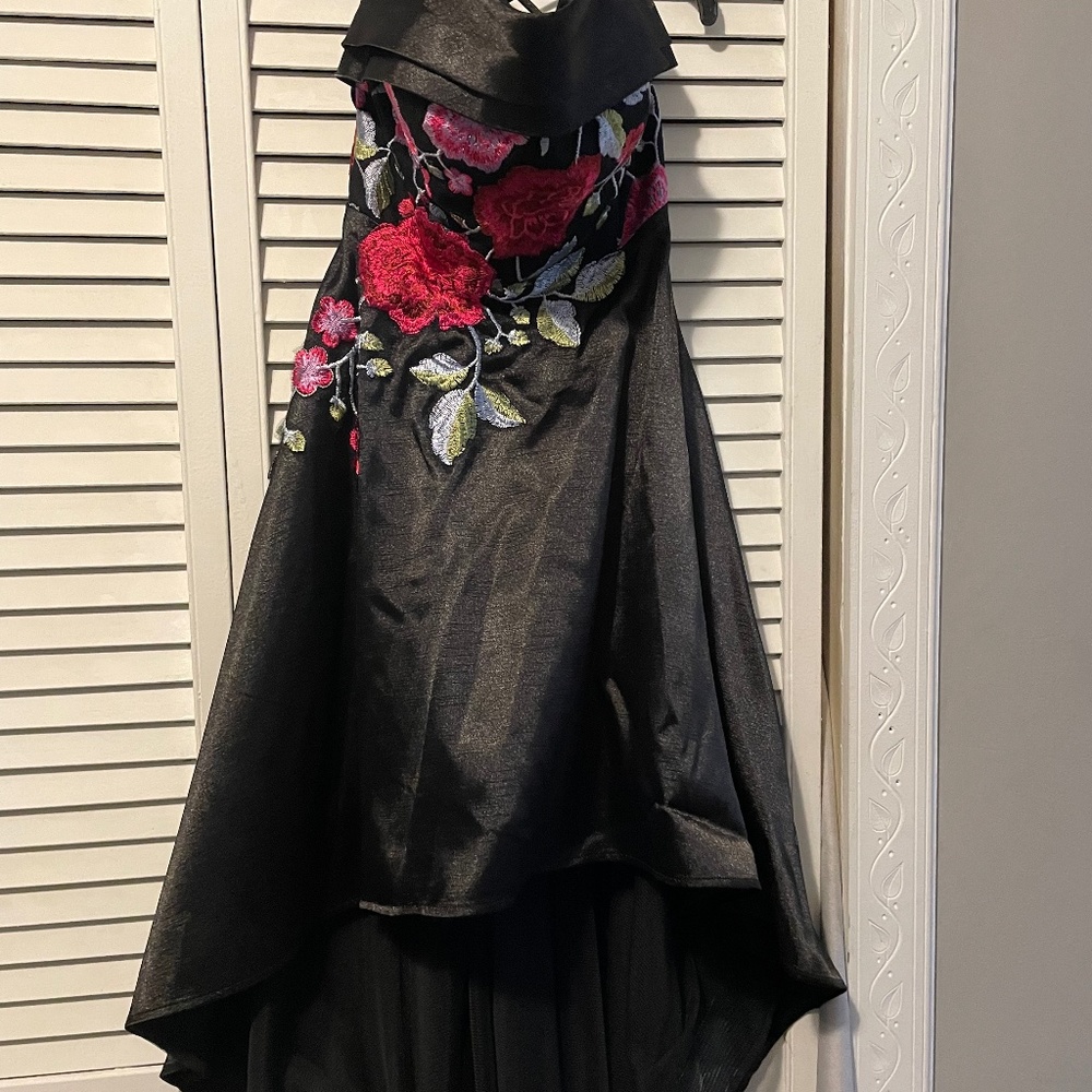 Social code embroidered floral dress